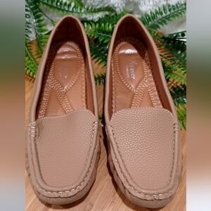 Forever Comfort  Tan Moccasin-Style Flats Sz 6.5